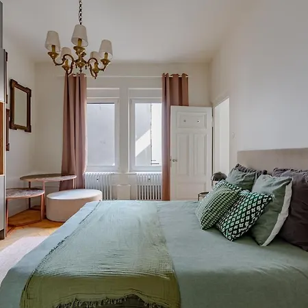 Superbe De Maitre Apartment
