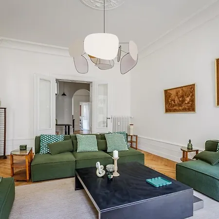 Superbe De Maitre Apartment